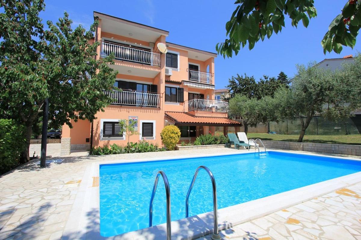 Apartments Susy Pula Luaran gambar